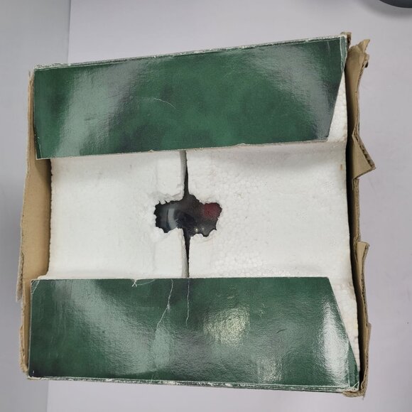 Kirkland Signature Musical Christmas Waterglobe With Revolving Base - Picture 3 of 10